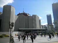 東京駅丸の内北口／尖端のドームが見えています