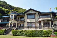 1936年築・国の登録文化財。現在は鎌倉文学館として利用。